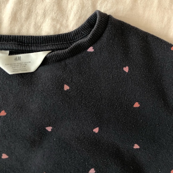 H&M heart 🩷❤️ sweatshirt, size 6/7 - Picture 3 of 4